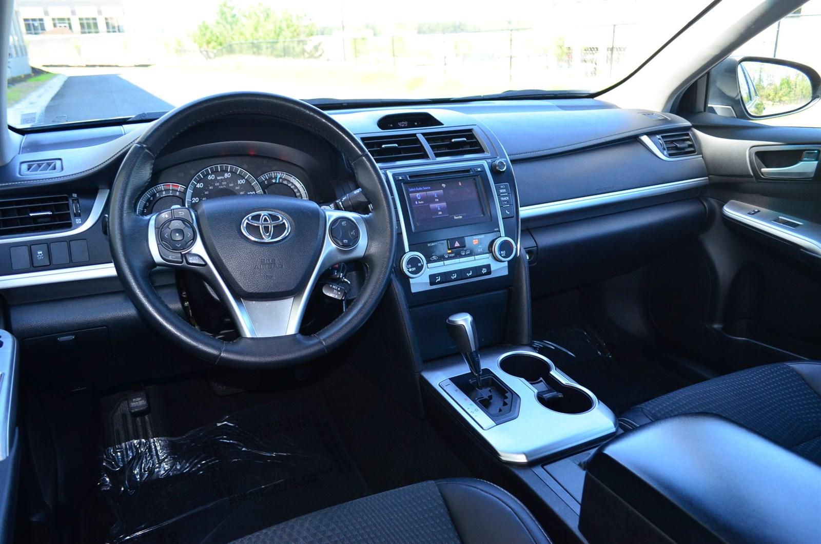 Used 2014 Toyota Camry SE for sale Sold at Gravity Autos Marietta in Marietta GA 30060 20