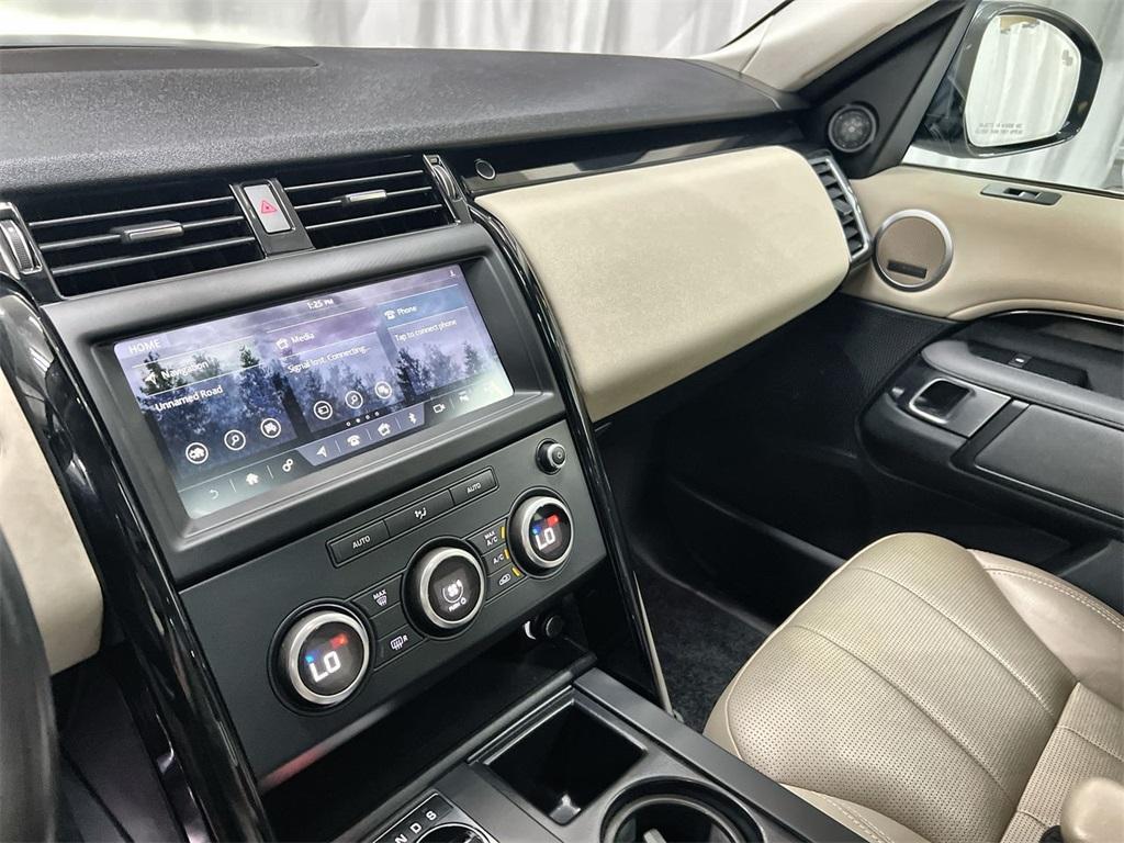 Used 2019 Land Rover Discovery SE for sale $38,998 at Gravity Autos Marietta in Marietta GA 30060 33