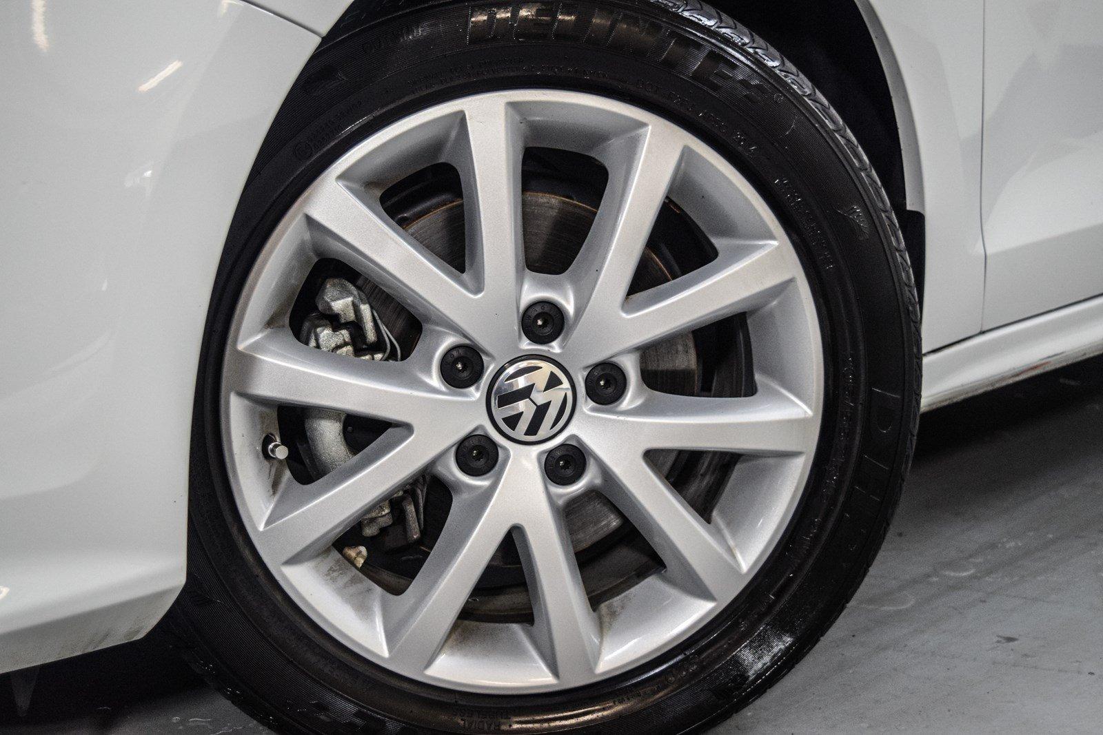 Used 2015 Volkswagen Jetta Sedan 1.8T Sport for sale Sold at Gravity Autos Marietta in Marietta GA 30060 20