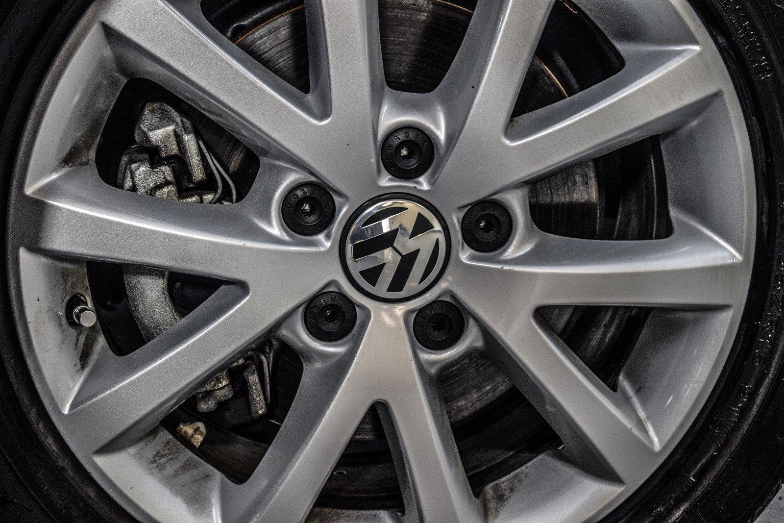 Used 2015 Volkswagen Jetta Sedan 1.8T Sport for sale Sold at Gravity Autos Marietta in Marietta GA 30060 22