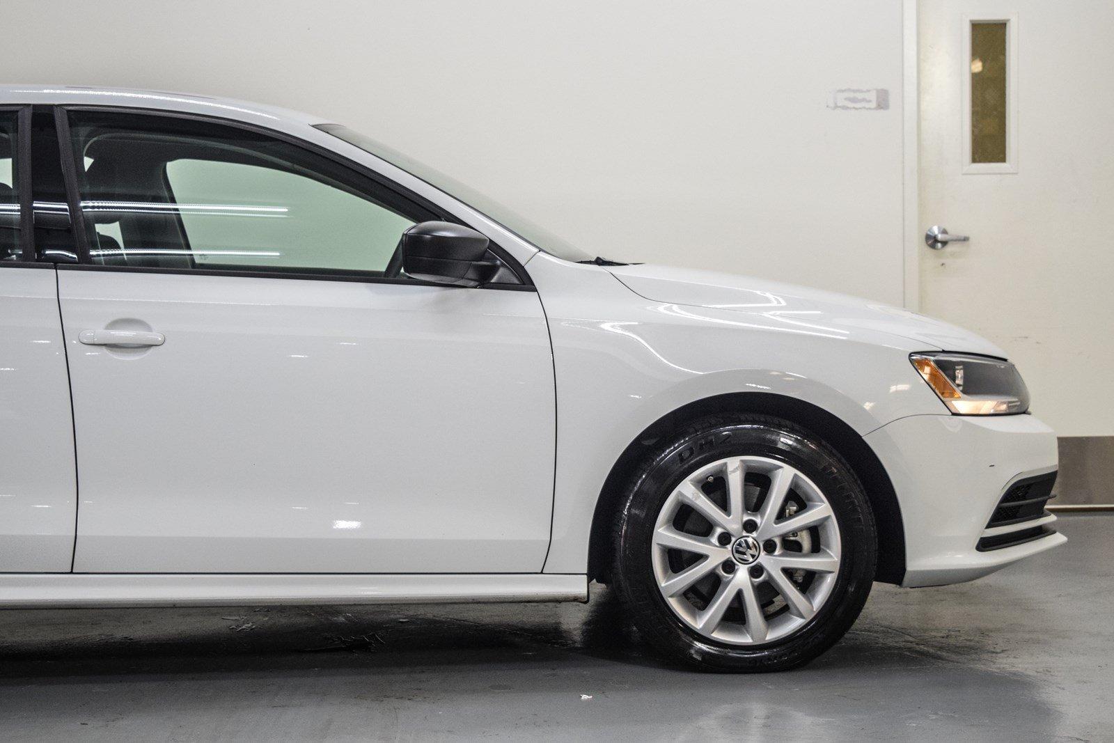 Used 2015 Volkswagen Jetta Sedan 1.8T Sport for sale Sold at Gravity Autos Marietta in Marietta GA 30060 26