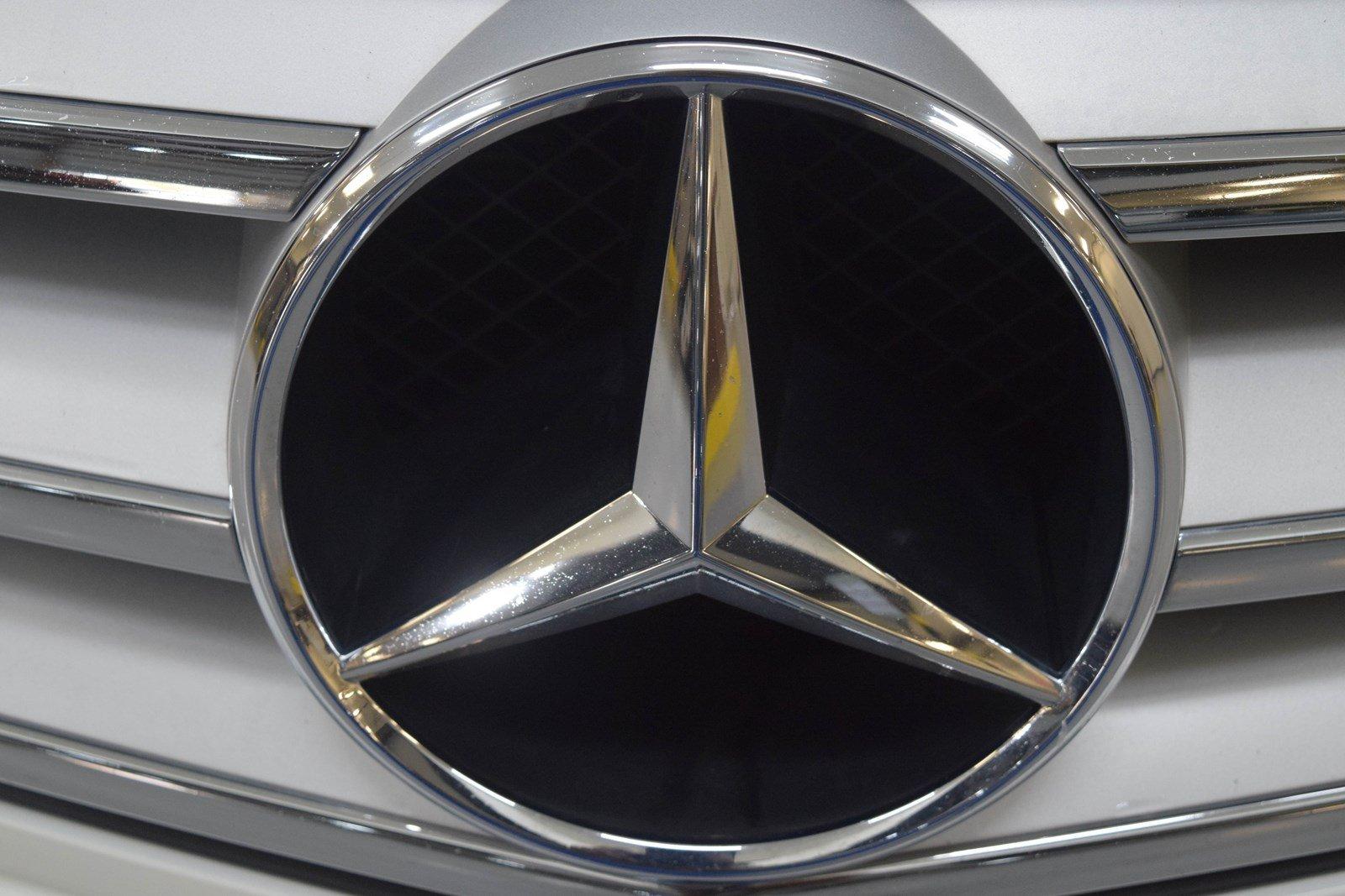 Used 2009 Mercedes-Benz C-Class 3.0L Luxury for sale Sold at Gravity Autos Marietta in Marietta GA 30060 9